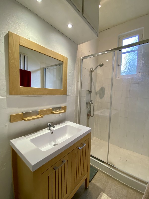 salle-de-bain-avec-douche-1648
