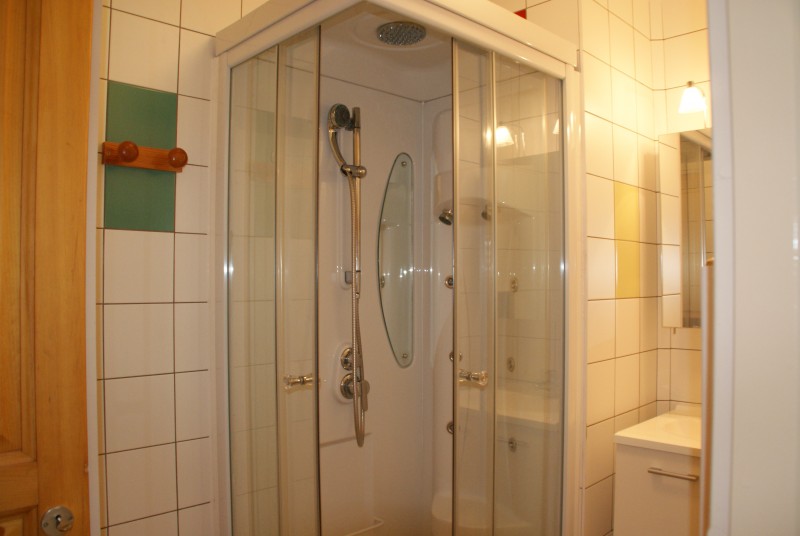 salle-de-bain-avec-douche-1681